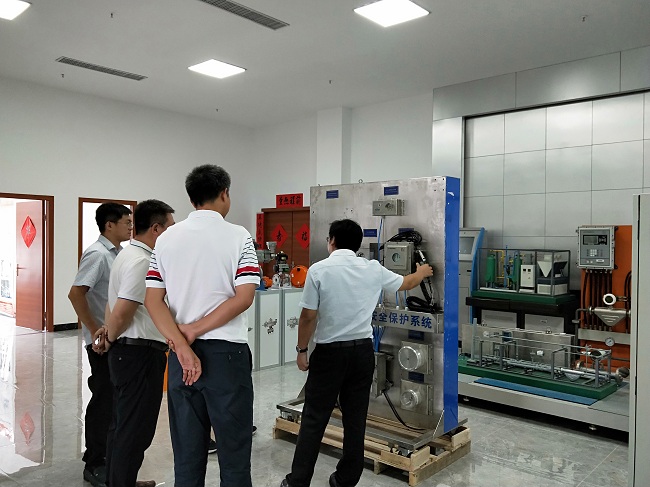 热烈欢迎山东荣信集团领导莅临杏盛注册总部洽谈合作