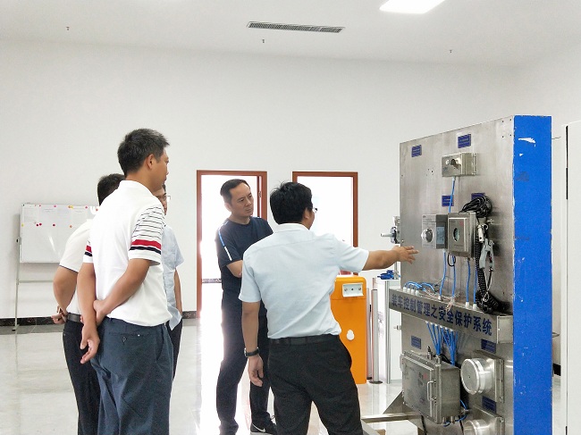 热烈欢迎山东荣信集团领导莅临杏盛注册总部洽谈合作